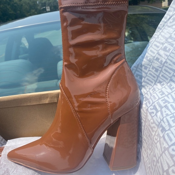 Steve Madden Shoes - STEVE MADDEN Slade Patent Leather Boots - COGNAC
